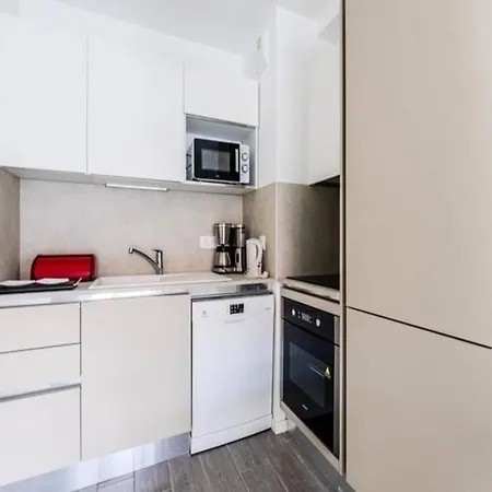 Apartment Me Ran - *